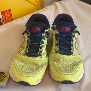 New Balance running shoes, very low miles no stains or flaws, EUC